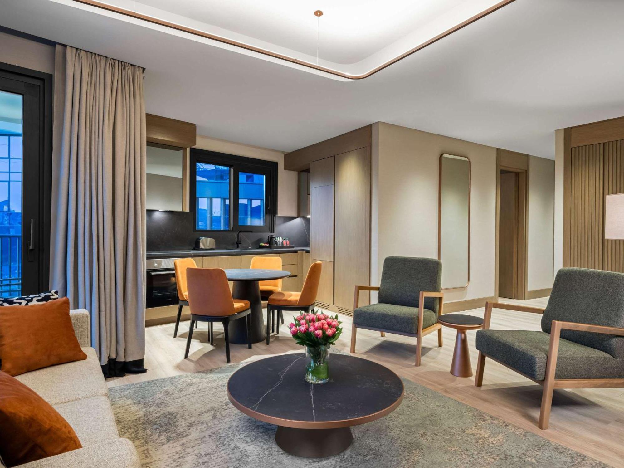 Hotel Moevenpick Living Istanbul Saklivadi Esterno foto