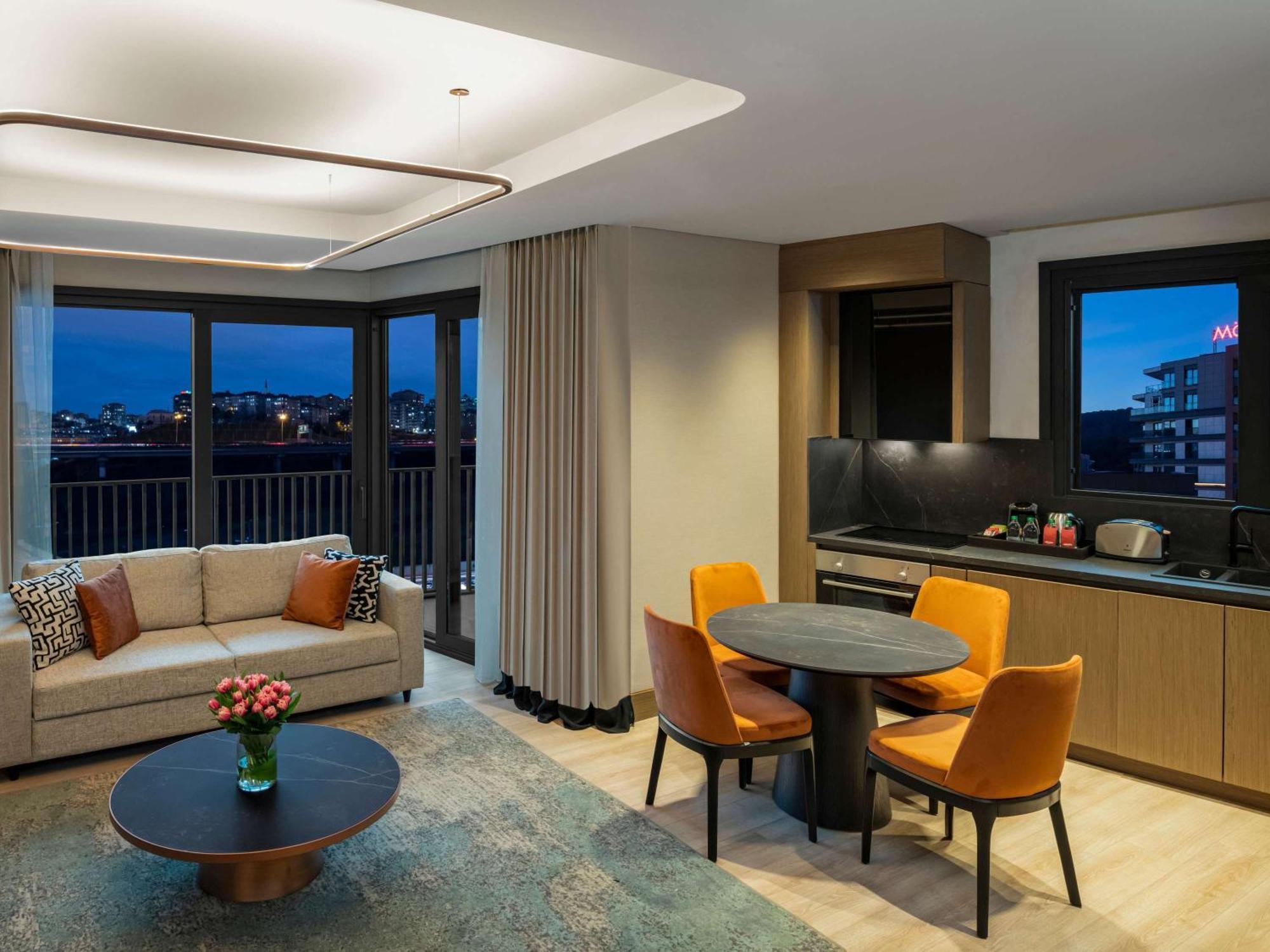 Hotel Moevenpick Living Istanbul Saklivadi Esterno foto